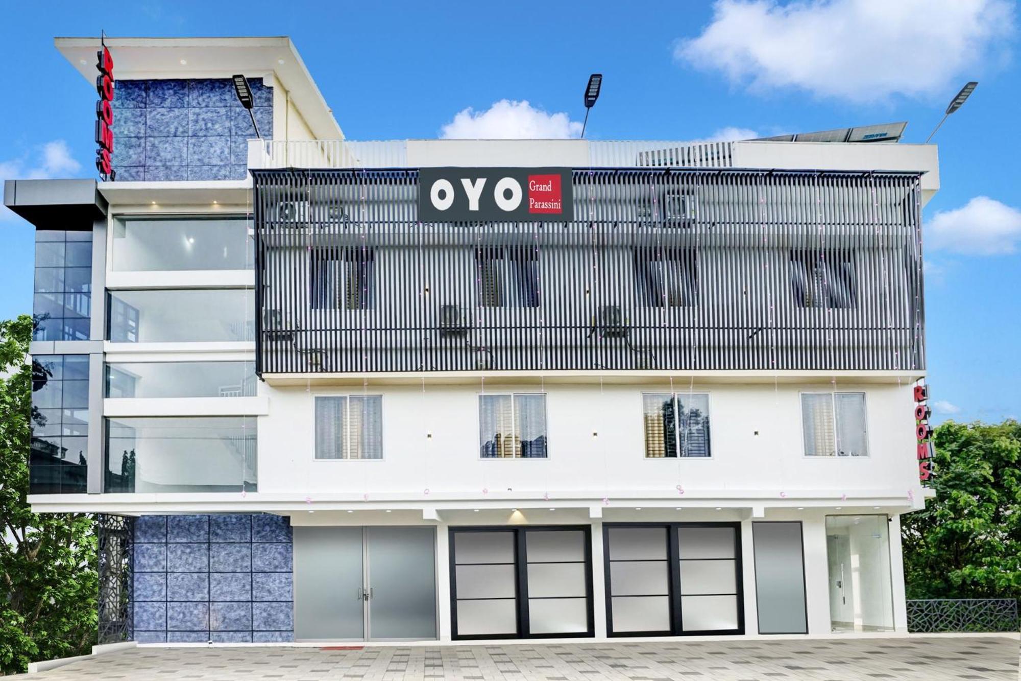 Hotel O Grand Parassini Pappinisseri Bagian luar foto